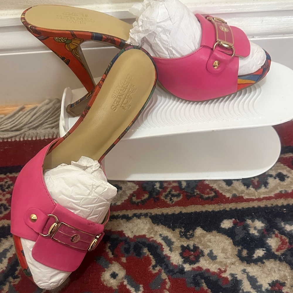 Hermes Hot Pink Leather Slip-On Heeled Mules with Gold Hardware size 38 - Picture 5 of 7
